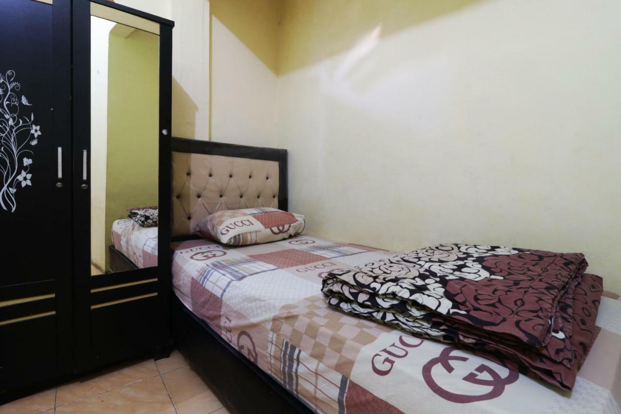 Wisma Yuli Syariah Hotel Medan Exterior foto