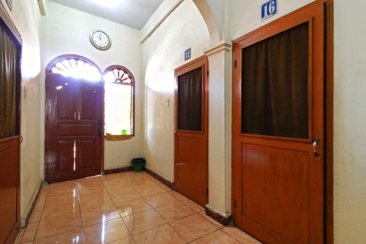 Wisma Yuli Syariah Hotel Medan Exterior foto