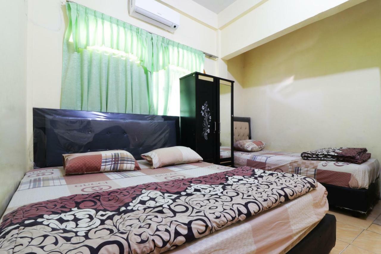Wisma Yuli Syariah Hotel Medan Exterior foto